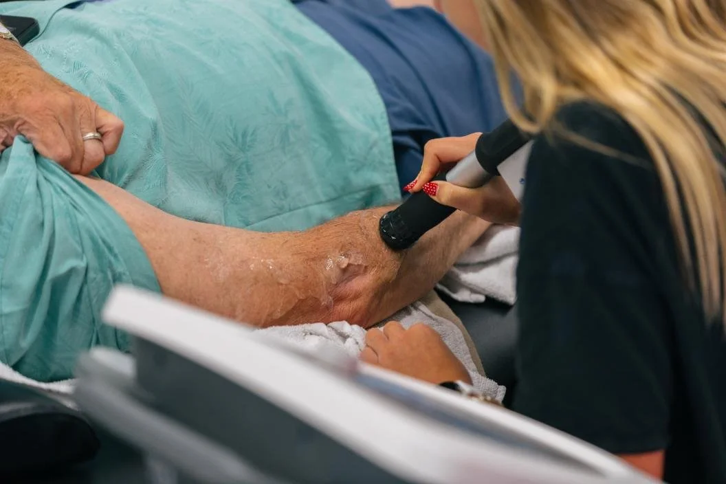 Acoustic wave therapy on the forearm